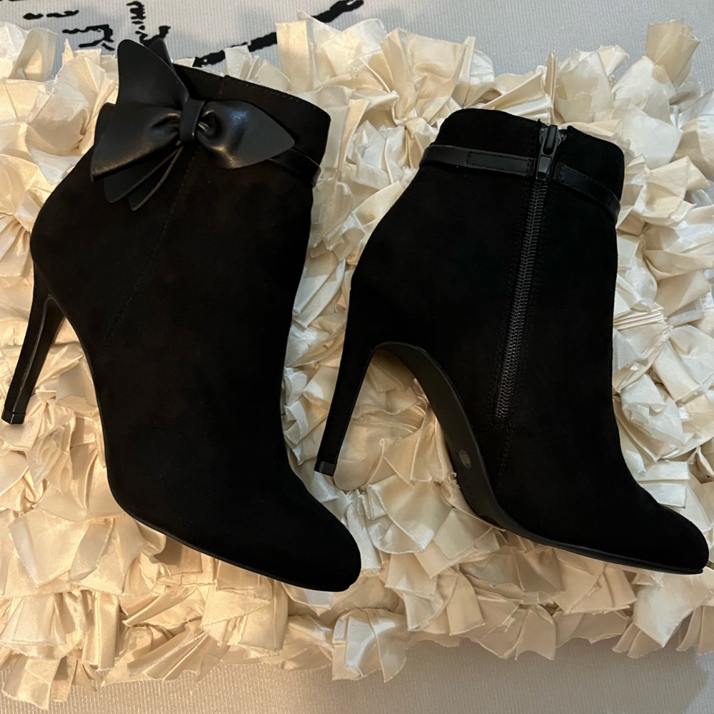 Kelly & Katie Kolkas Bootie In Black W/Bow Detail NWOB